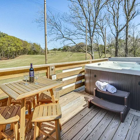Kitty Hawk Apartment With Hot Tub - 1 Mi To Beach!